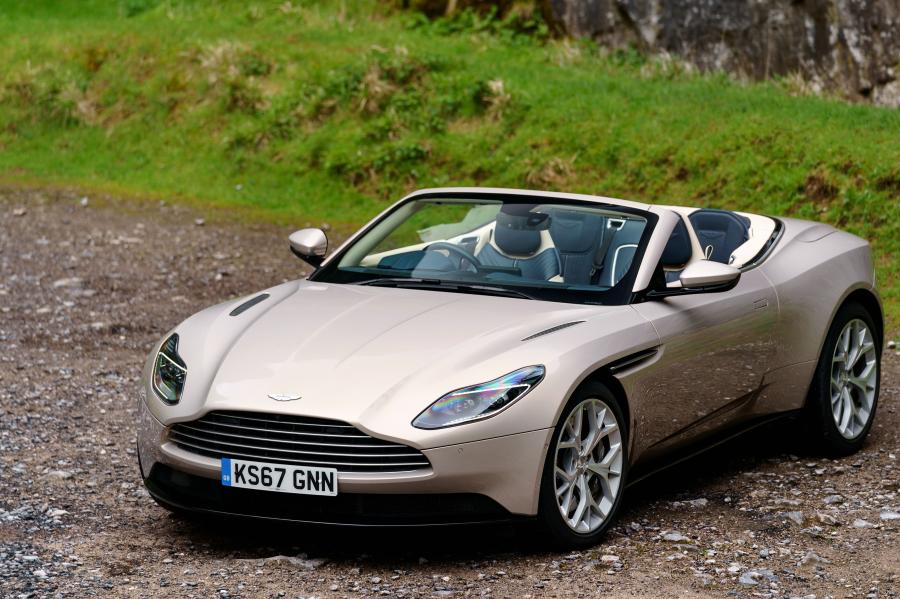  Aston Martin DB11 V8 Volante 2018 года  (UK) (фото 24 из 40)